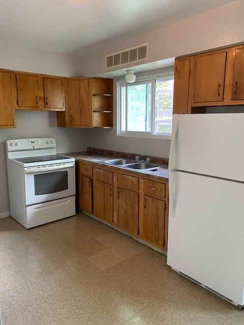 257 Furman St - Photo 5 of 11