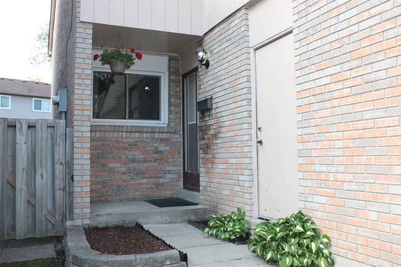 1974 Faylee Cres - Photo 2 of 16