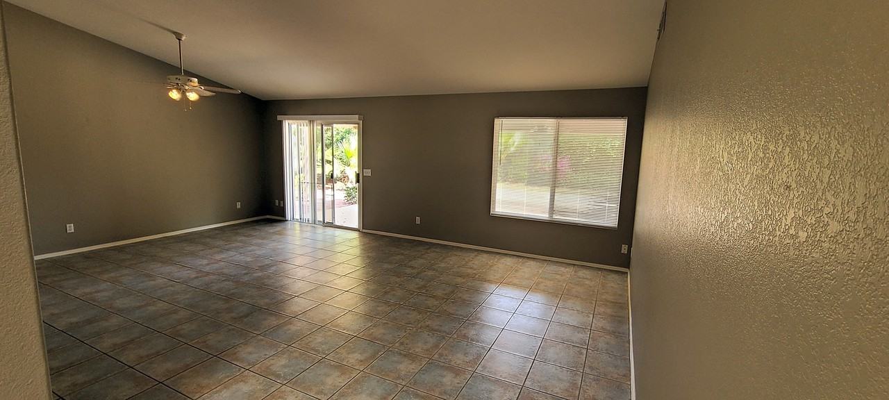 6126 W Paradise Ln - Photo 3 of 26