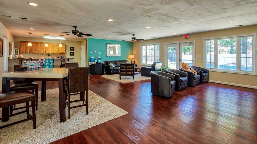 Barrington Apartments - Photo 3 of 25