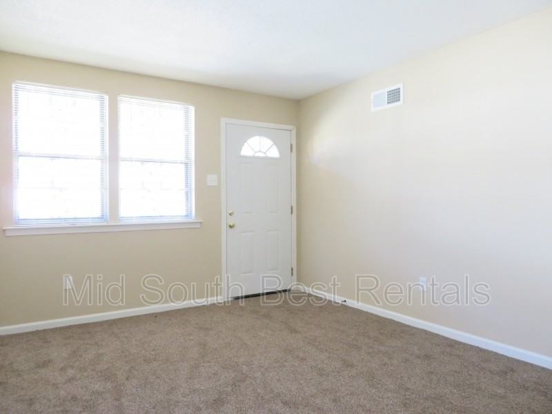 863 Tampa Ave - Photo 2 of 8