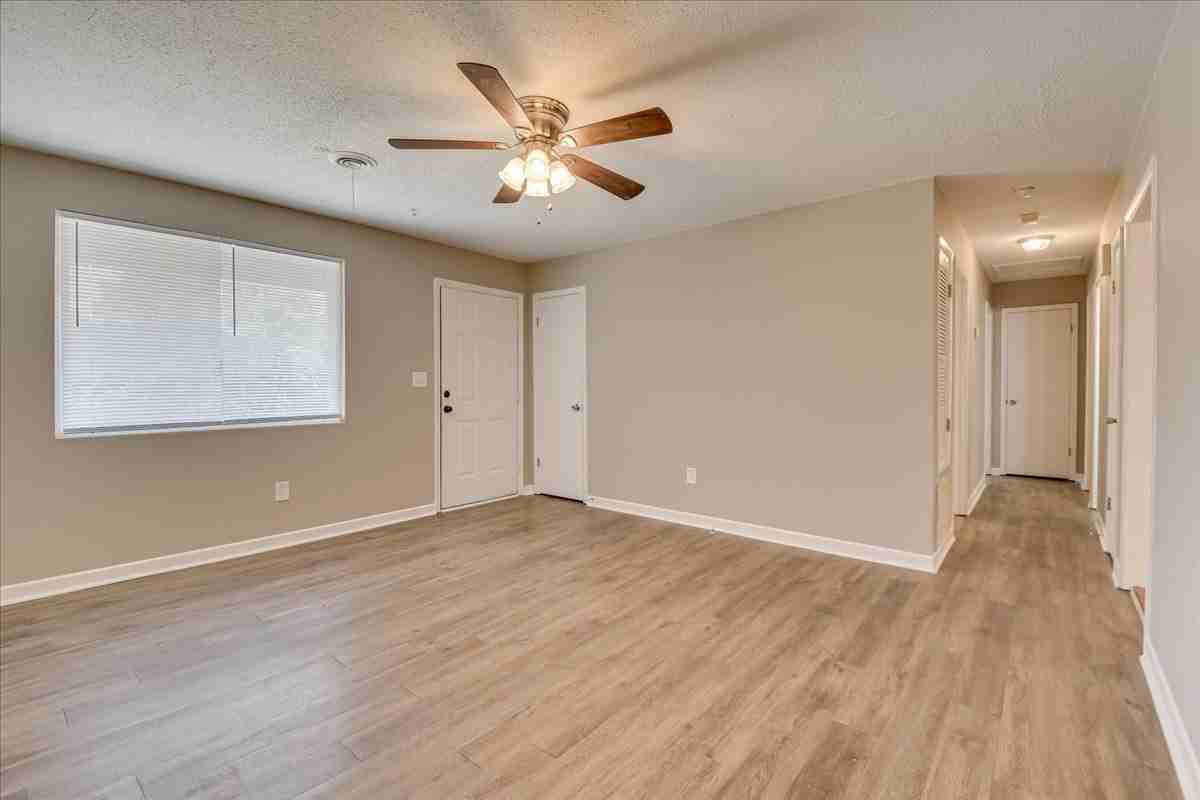 2011 Ashley Dr #1 - Photo 4 of 19