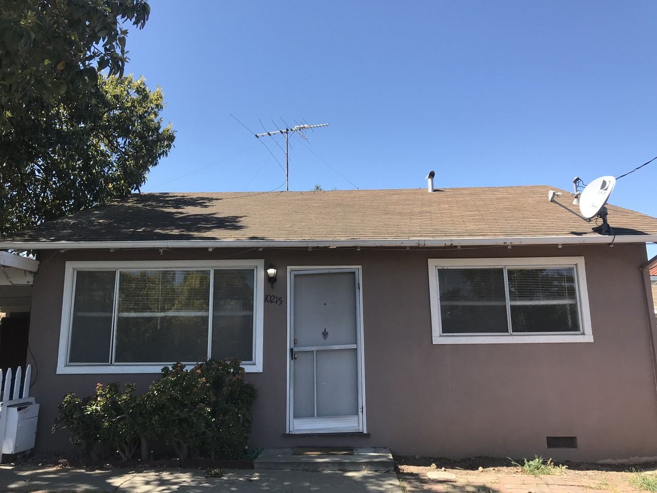 10215 Santa Clara Avenue