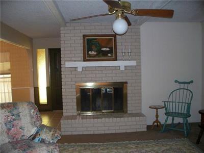 2311 Tanglewood Dr - Photo 3 of 7