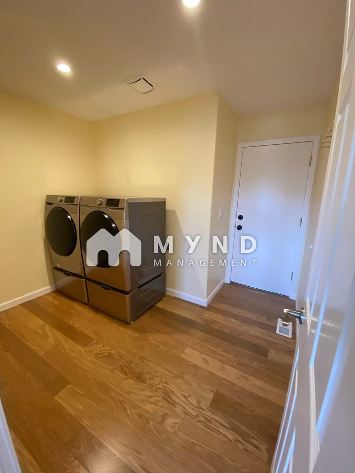 8770 Sunset Breeze Dr - Photo 2 of 9