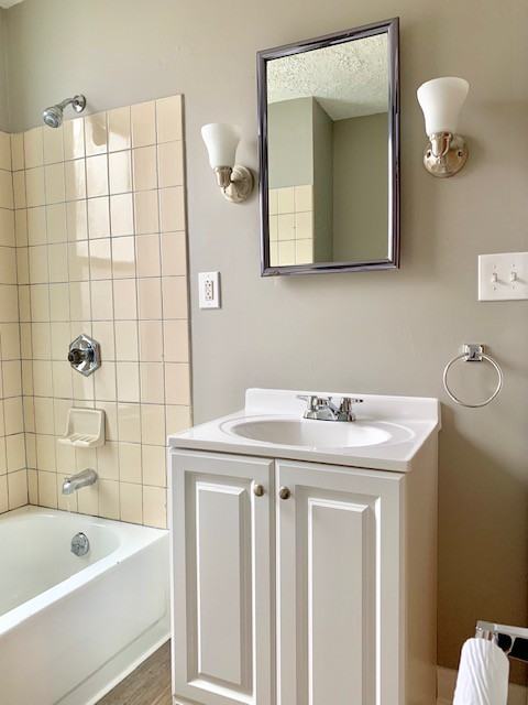 114 Huetter Ave - Photo 6 of 29