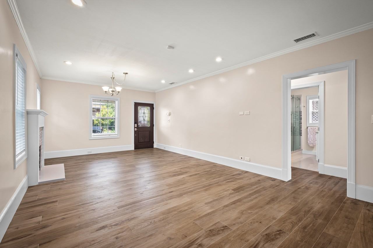 930 Cordova Pl #1 - Photo 3 of 10