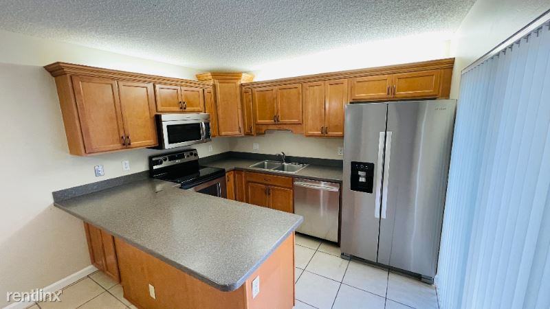 709 Nw 98th Cir - Photo 3 of 13