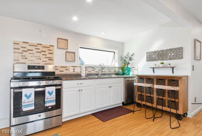 564 Honolulu Ave - Photo 2 of 13