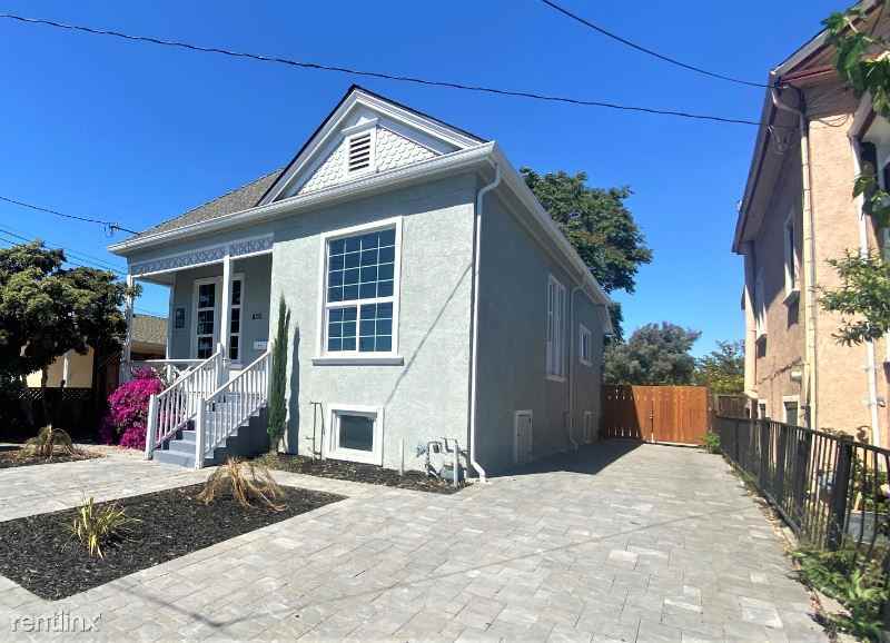 1030 Vine St - Photo 2 of 15