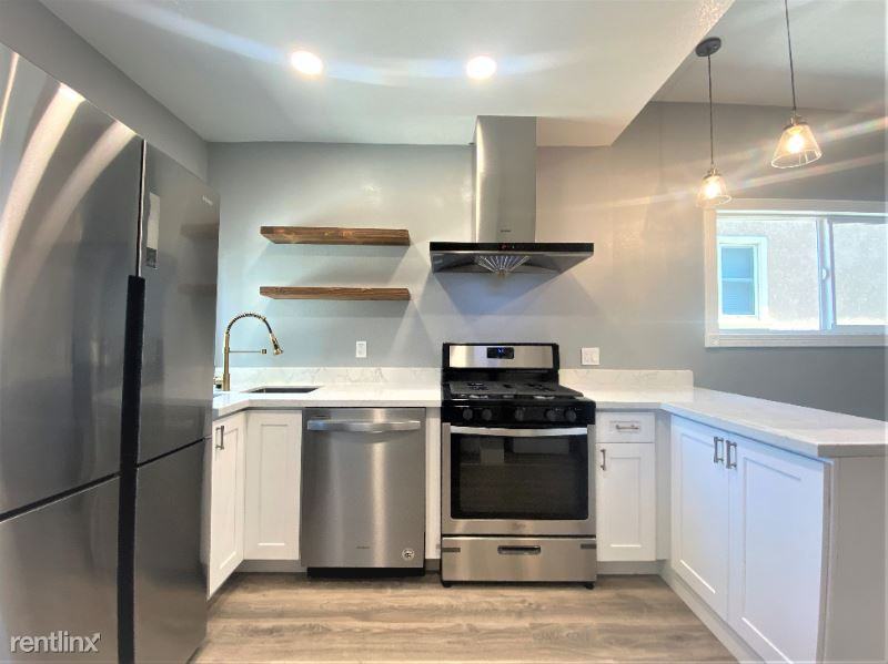 1030 Vine St - Photo 3 of 15