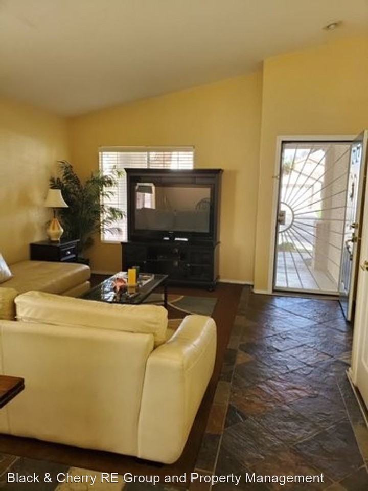 95 Tanglewood Dr - Photo 3 of 12