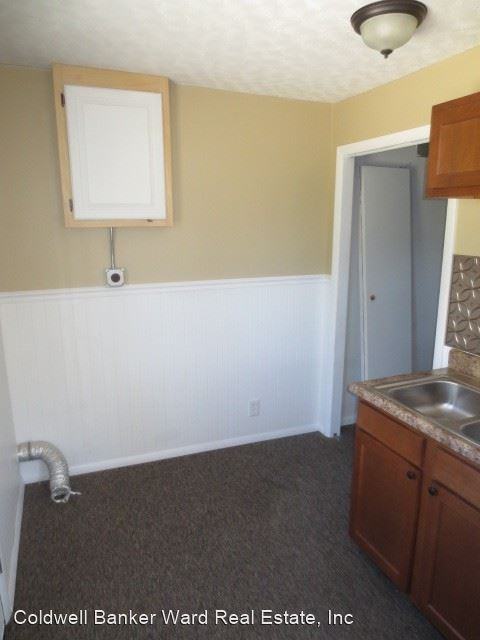 126 Pearl St - Photo 3 of 11