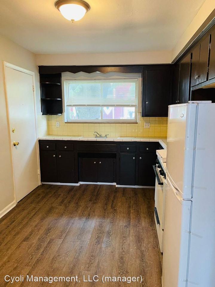 1532141 E Nine Mile 15321 E 9 Mile Rd 41, Eastpointe, MI 48021 Apartment for Rent PadMapper