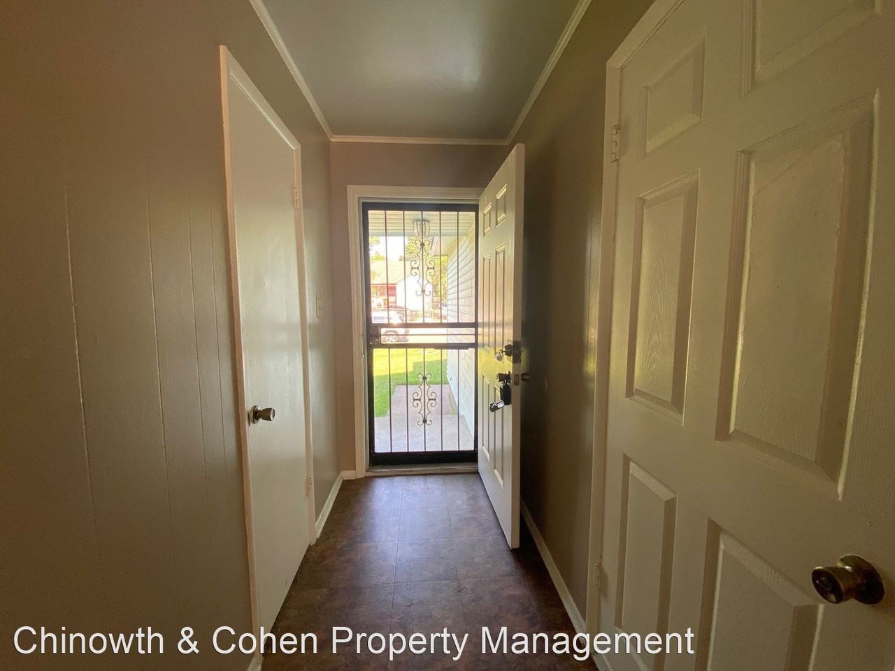 2405 N Urbana Ave - Photo 3 of 16