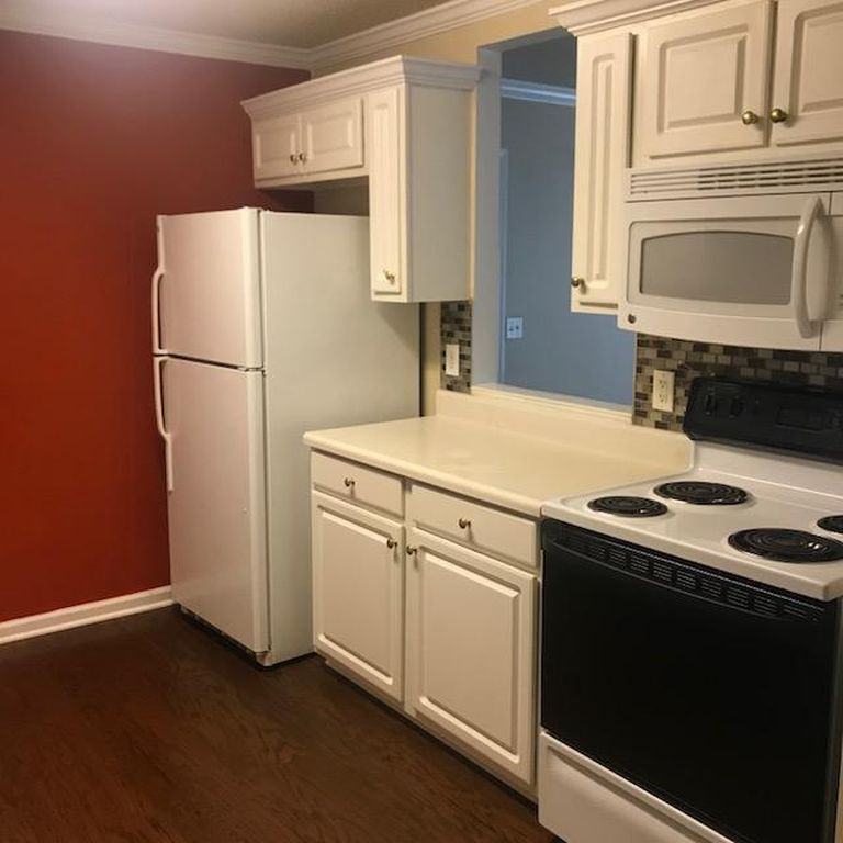 903 Pelham Square Way - Photo 4 of 13