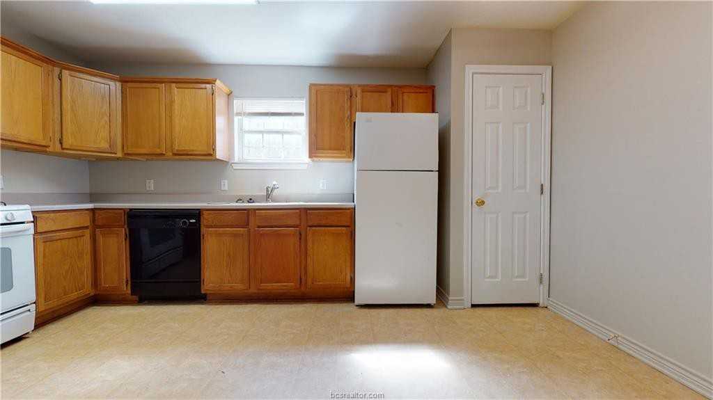 306 Cherry St - Photo 4 of 25