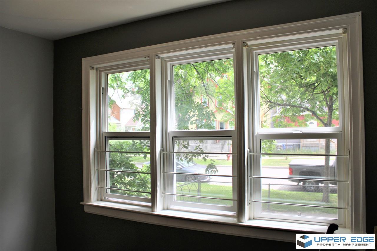 262 Austin St N - Photo 2 of 11