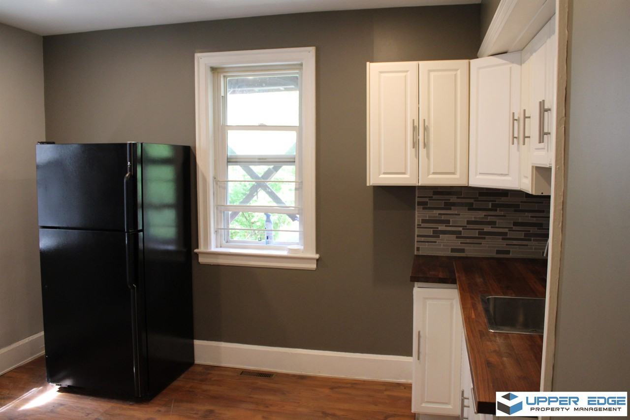 262 Austin St N - Photo 3 of 11