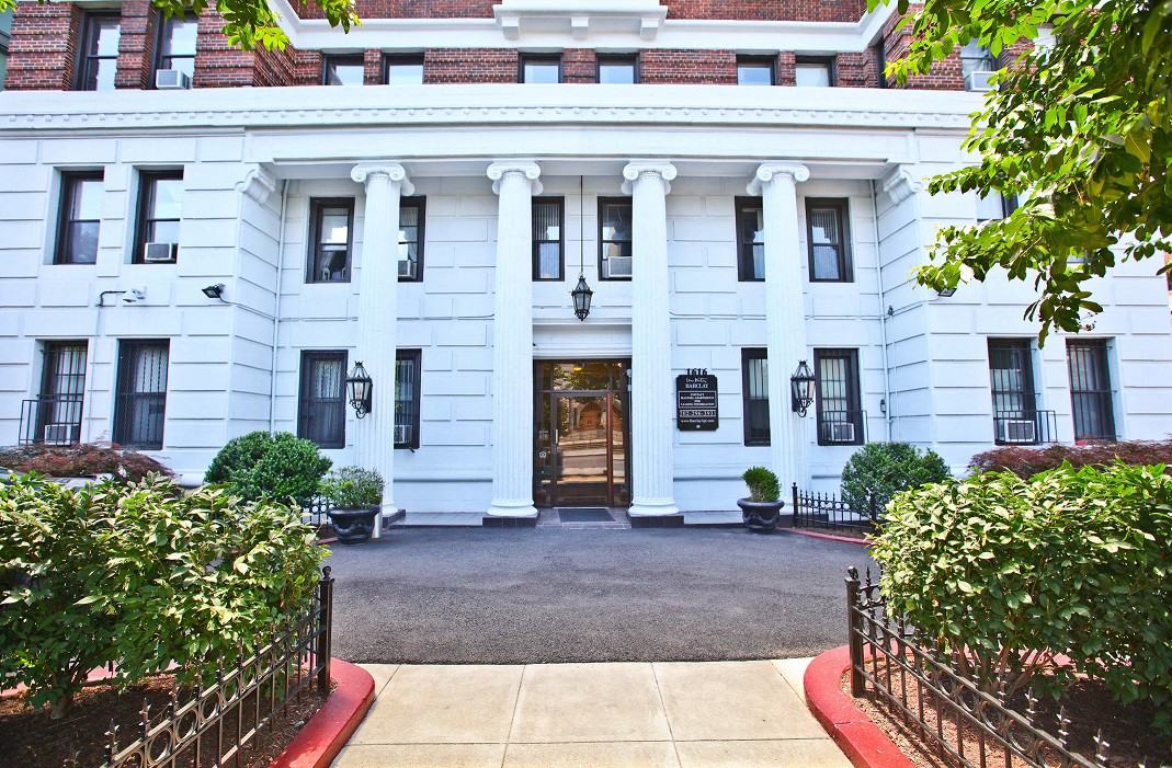 Barclay - Photo 2 of 16