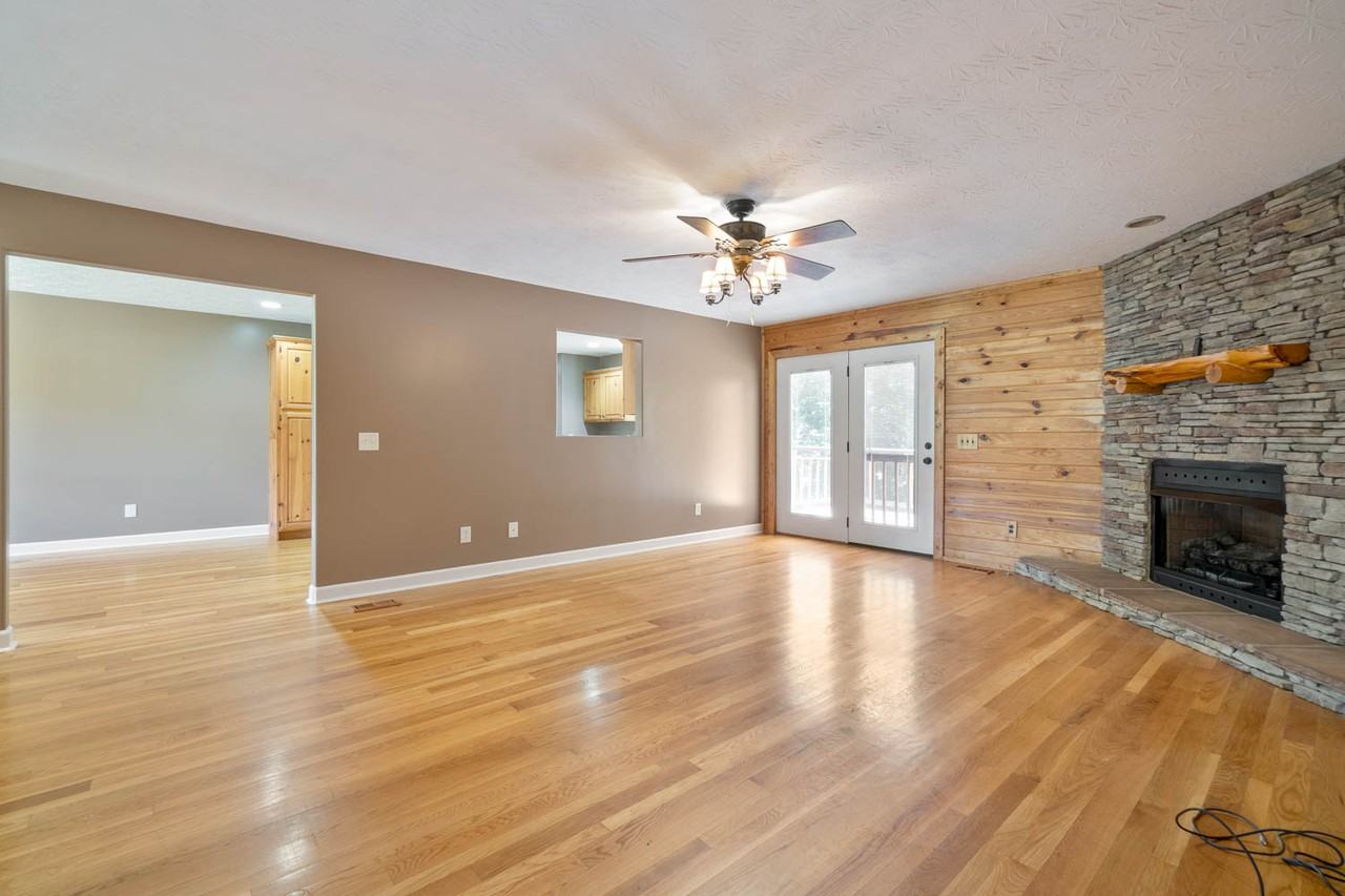 1042 Fort Hl #1 - Photo 3 of 37