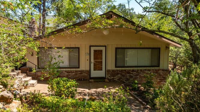 12420 Eureka St - Photo 3 of 50