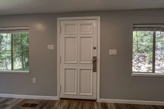 12420 Eureka St - Photo 4 of 50