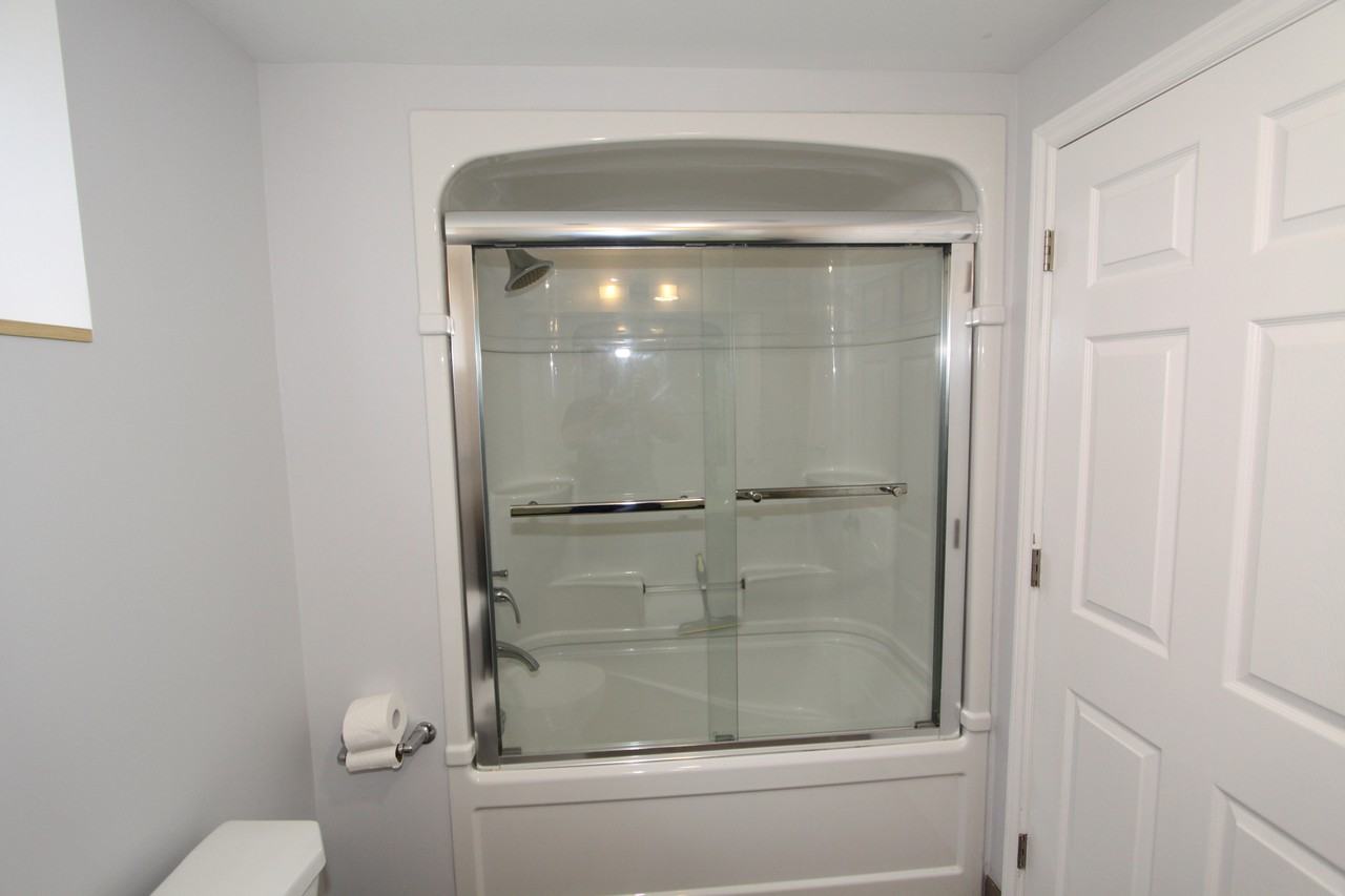 106 Metro Road South Lower - Photo 3 of 14