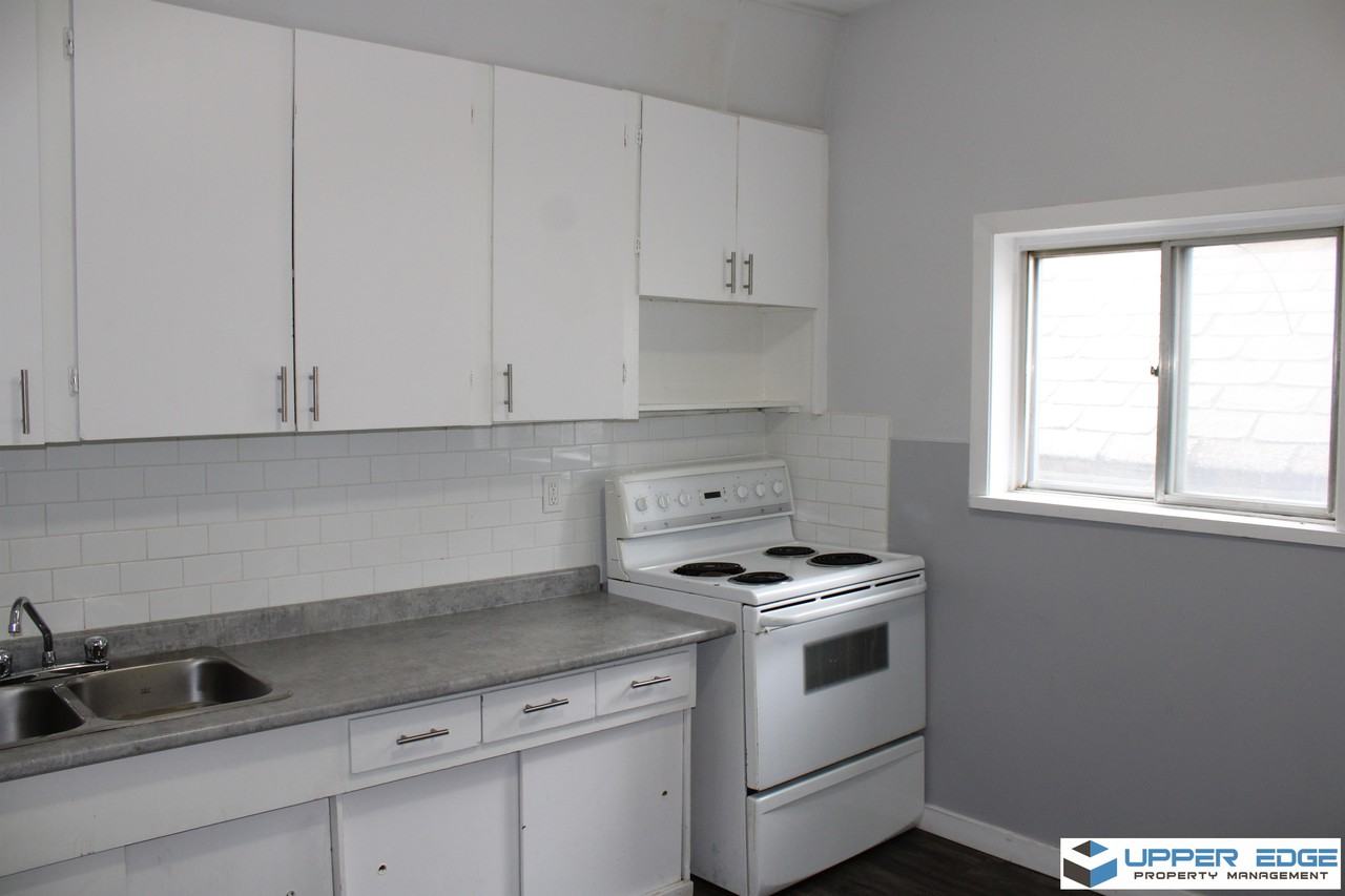 398 Redwood Ave - Photo 2 of 8