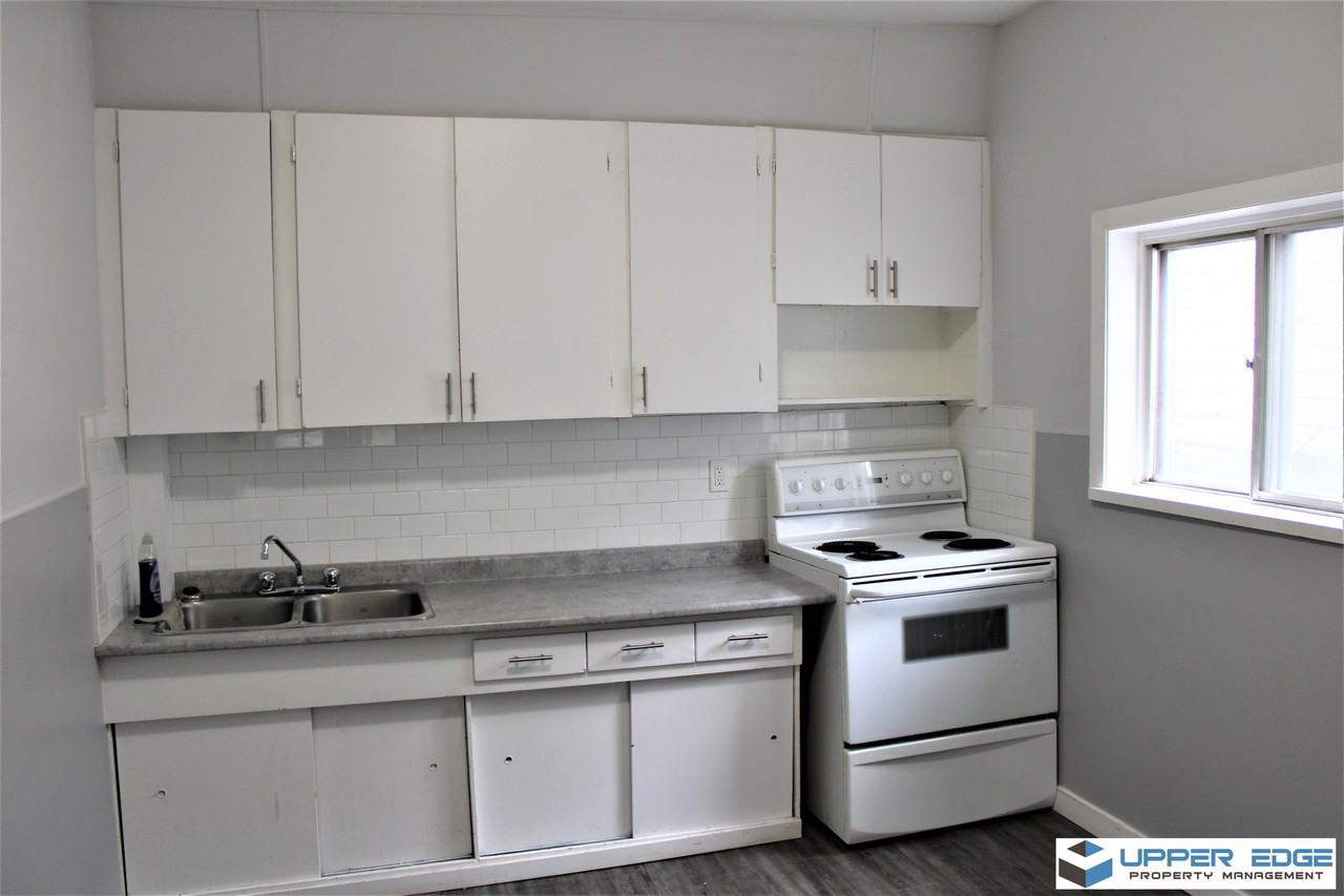 398 Redwood Ave - Photo 3 of 8