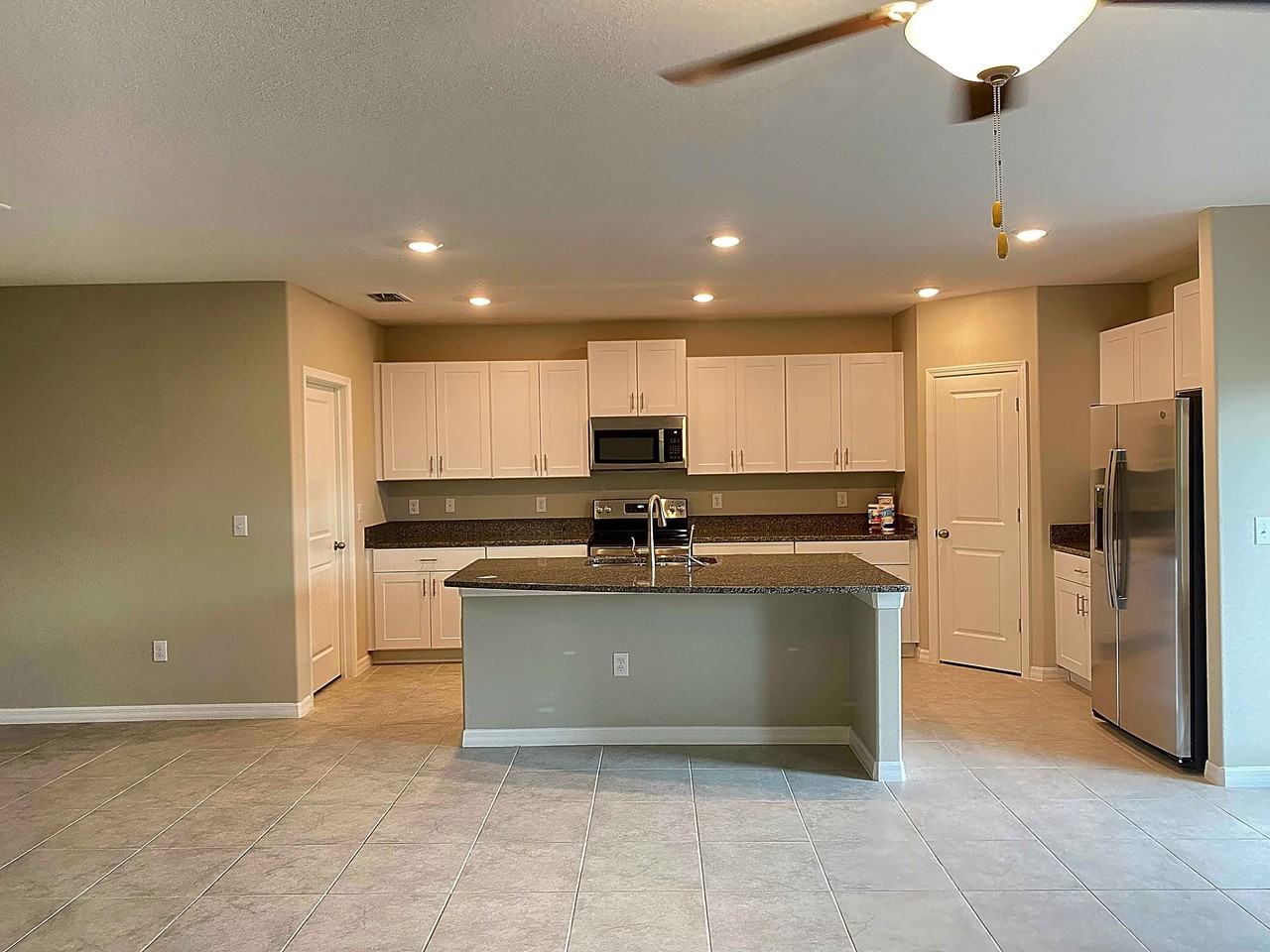 15734 Fort Island Pl - Photo 2 of 10