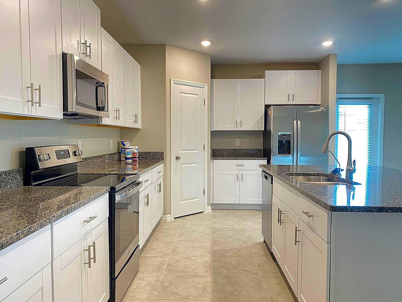 15734 Fort Island Pl - Photo 3 of 10