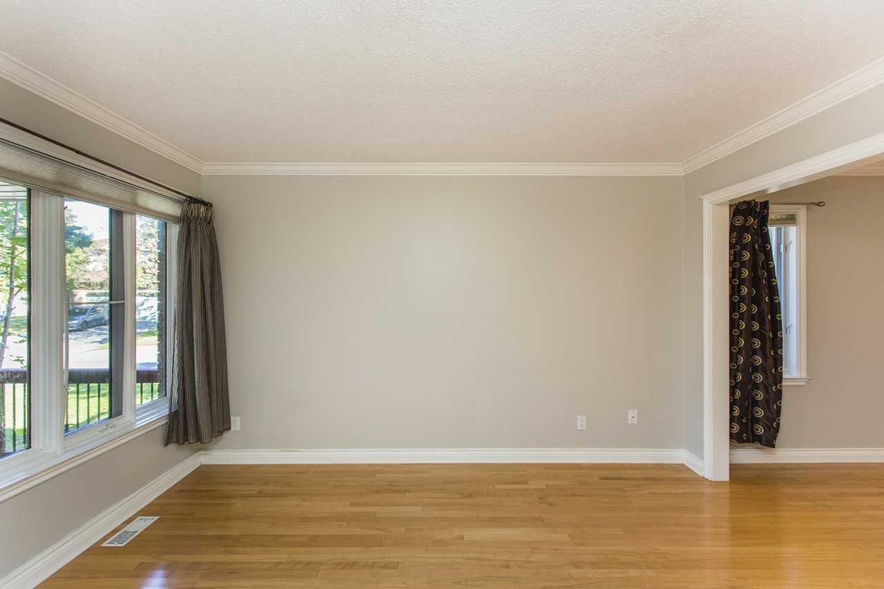 100 Hunterswood Crescent - Photo 3 of 30