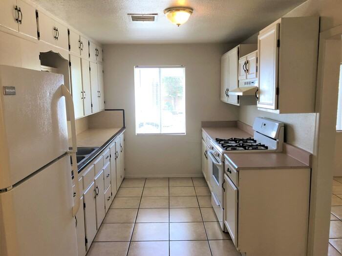 5547 W Gardenia Ave - Photo 2 of 3