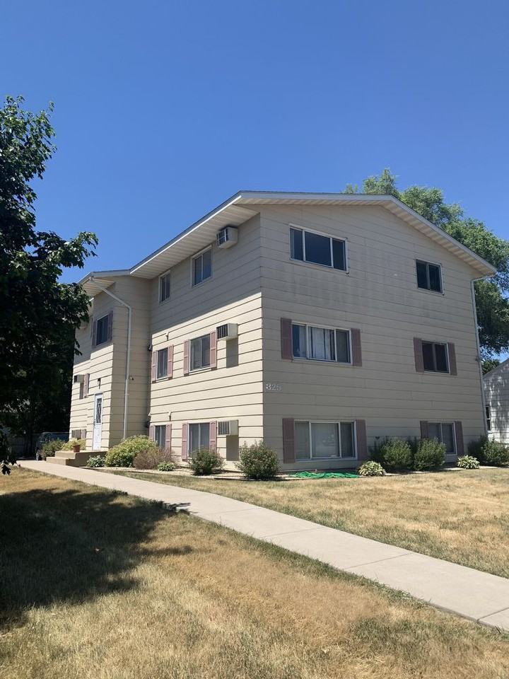 325 37th Ave N - Photo 2 of 10