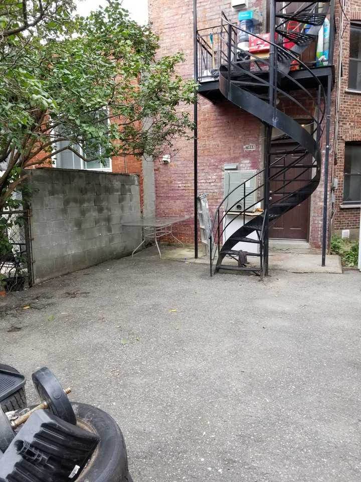 7086 Rue Durocher #7088 - Photo 2 of 10