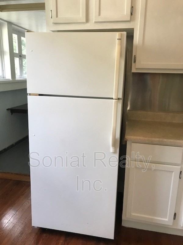 415 Cherokee St - Photo 3 of 11