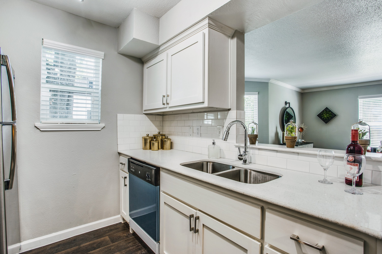 Weston Medical Center Apartments - Photo 3 of 29