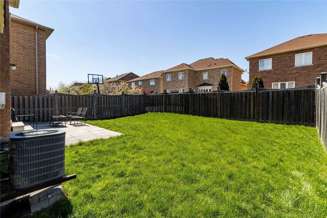 3204 Countess Crescent - Photo 2 of 8