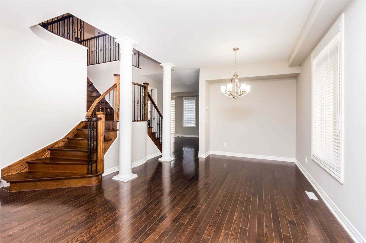 3204 Countess Crescent - Photo 3 of 8