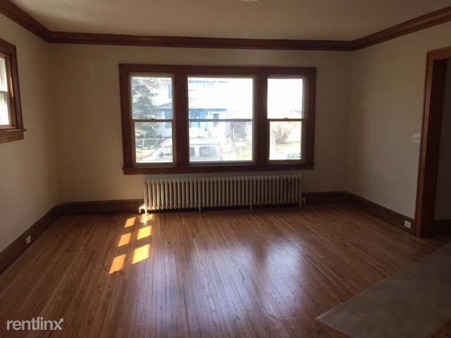 2646 Dupont Ave N - Photo 2 of 8