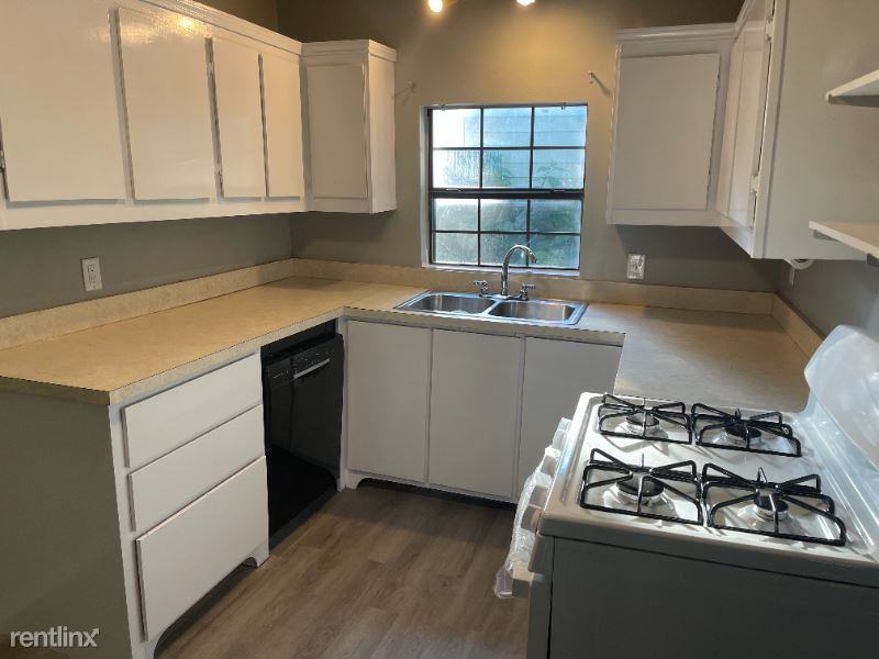 1202 E Tarrant St - Photo 3 of 15