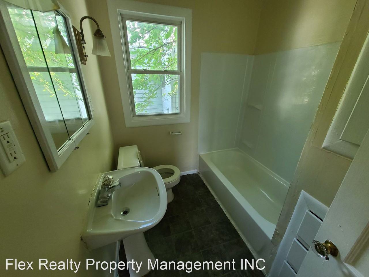 4017 Overland Pkwy Lowr - Photo 2 of 9