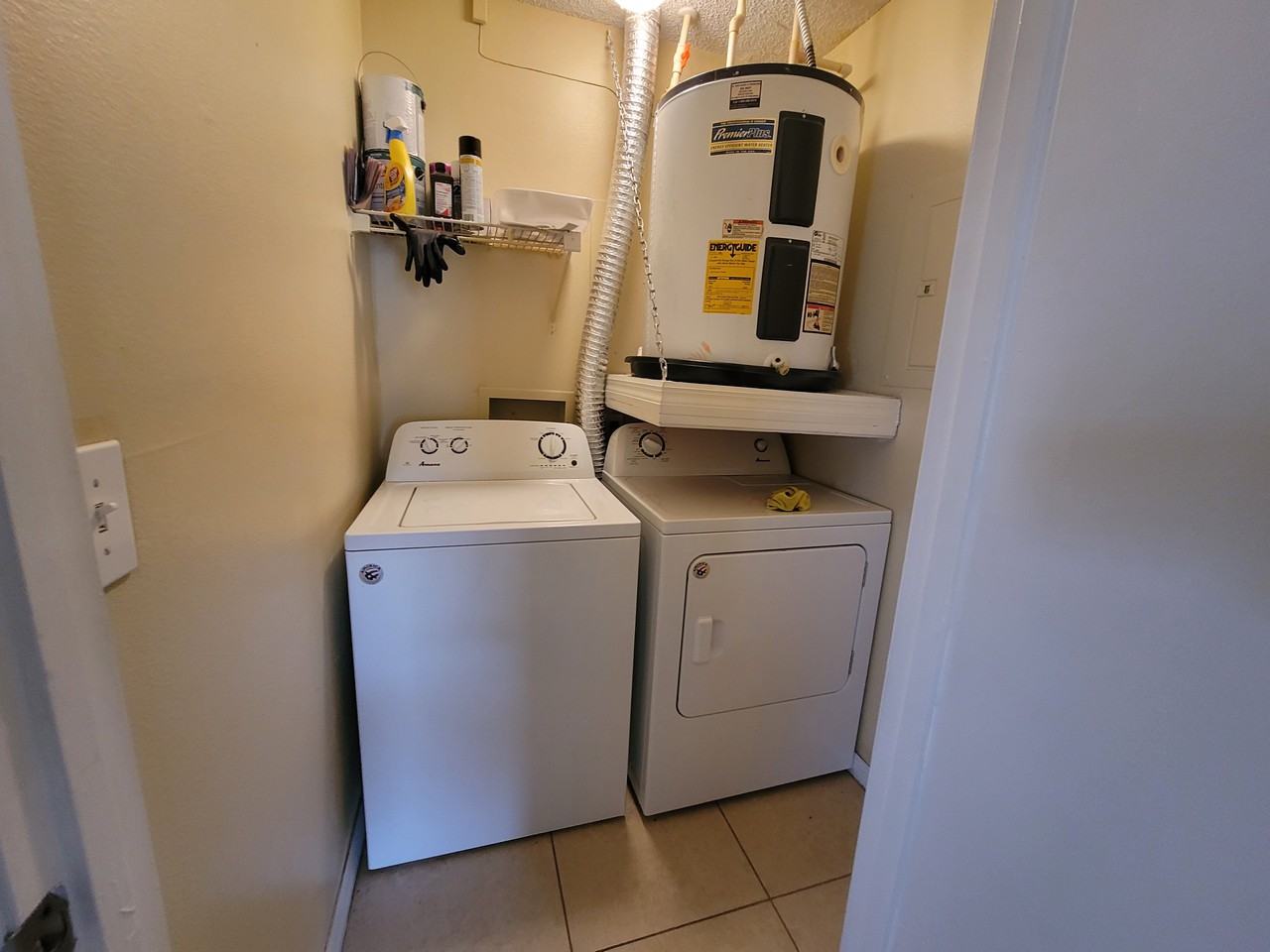 421 Fountainhead Cir - Photo 4 of 18