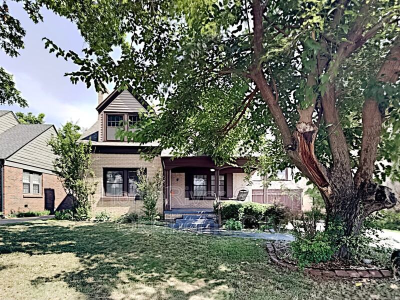 2121 Nw 25th St - Photo 2 of 30