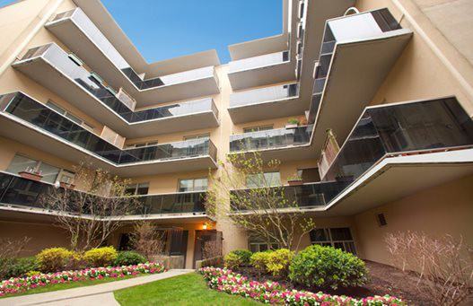 300 St. Clair West Apartments 300 St Clair Ave W, Toronto, ON M4V 1S4