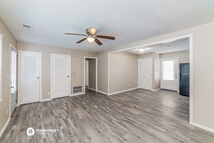 5810 Alanadale Dr - Photo 3 of 16