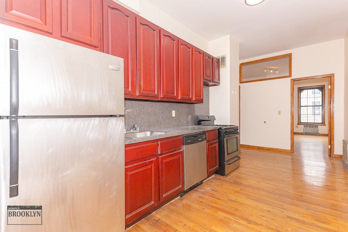 763 Saint Johns Pl #3L