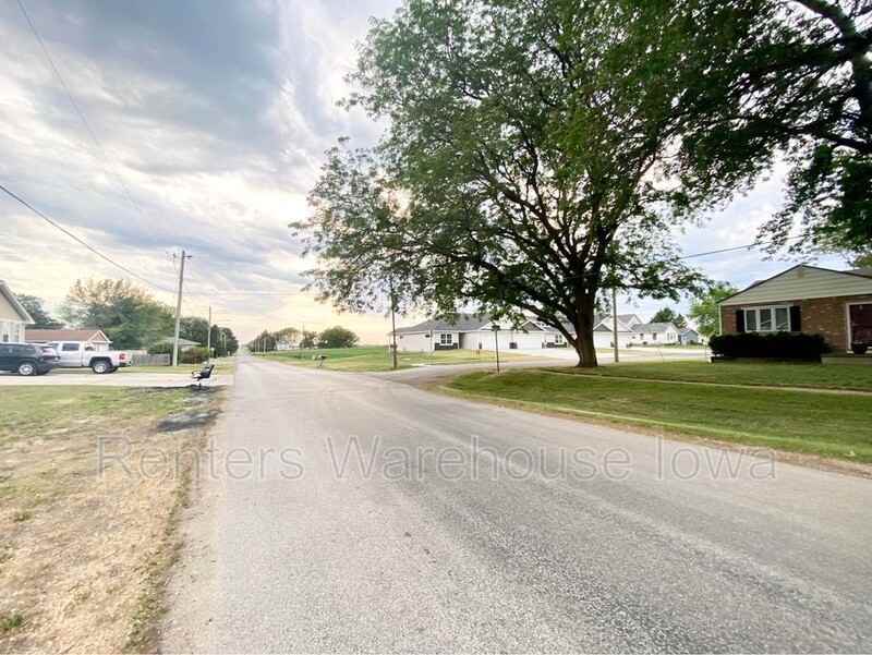 300 300 N Street #B - Photo 2 of 2