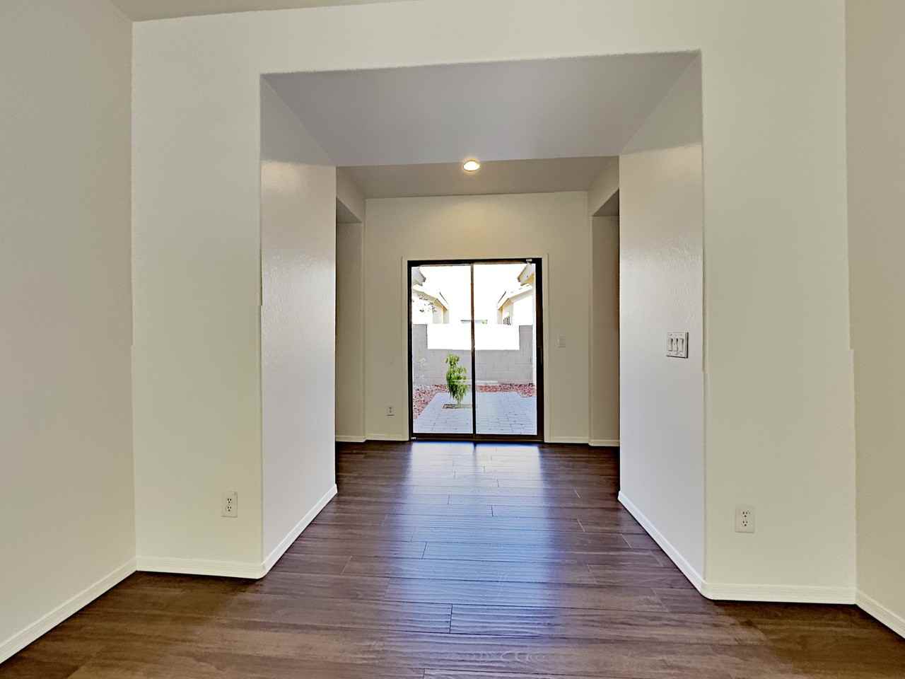4714 E Laurel Ave - Photo 2 of 9